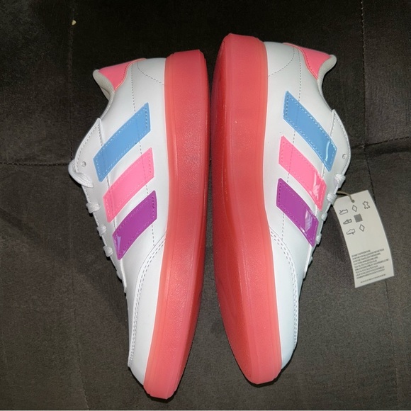 Adidas COURTBLOCK SHOES kids size 7 - Picture 3 of 5